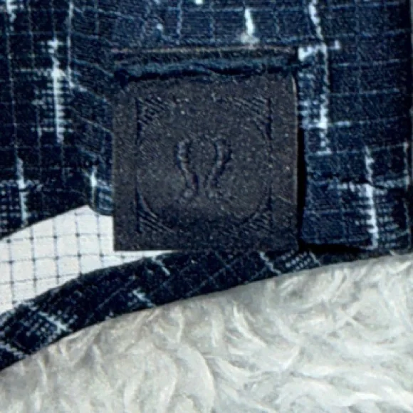 lululemon athletica Dark Blue Patterned Men's Shirt - Picture 2 of 8